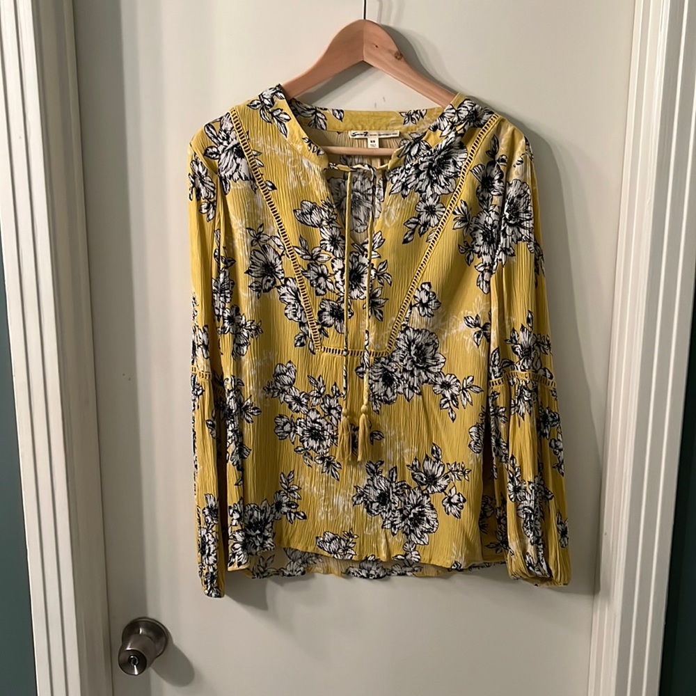 Yellow tunic top with black flowers by Seven7- size medium